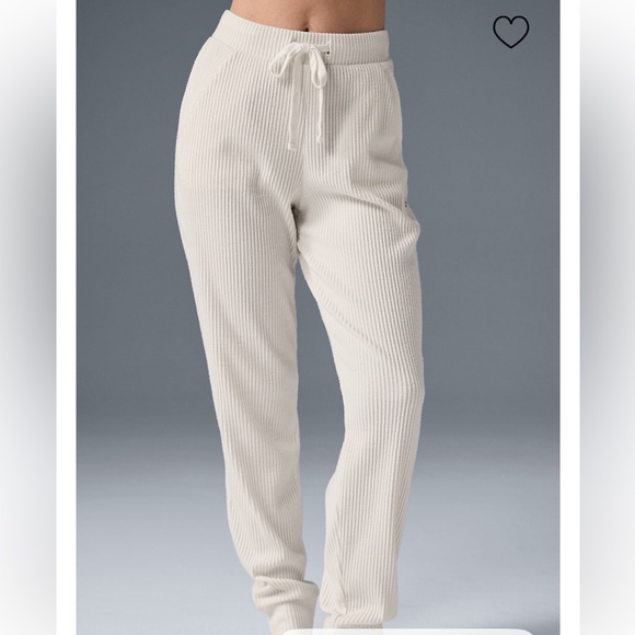 Alo Muse lounge wear set in ivory! Size small! - Picture 3 of 4